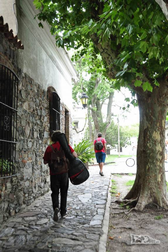 Caminhando em Colonia del Sacramento, no sul do Uruguai